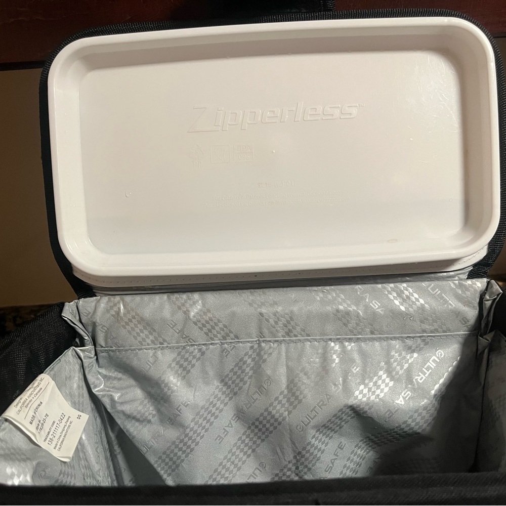 Columbia PFG Navy and Black Cooler Bag - Picture 8 of 16